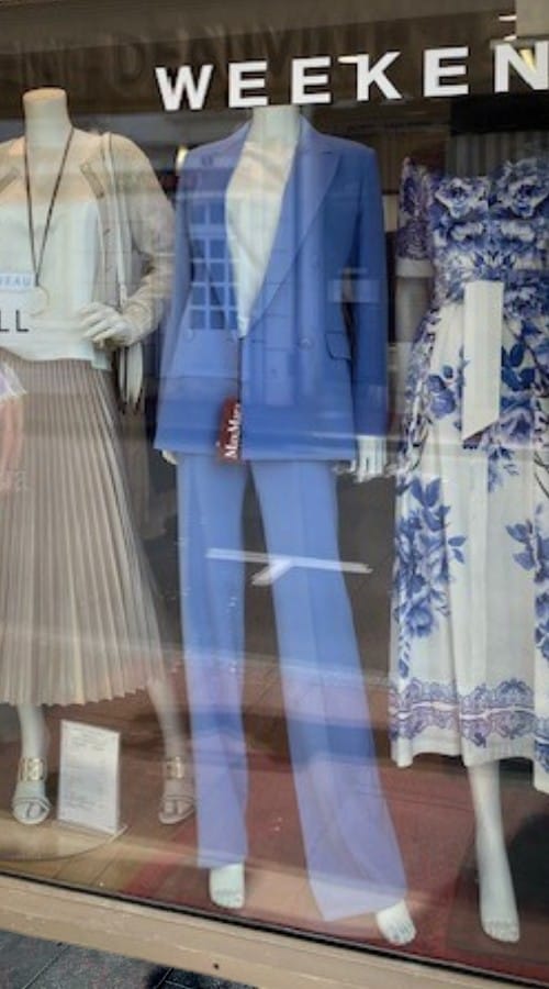Vitrine de vêtements mode femme Max Mara, Weekend et Caroll, disponible chez Morny Habillement à Deauville