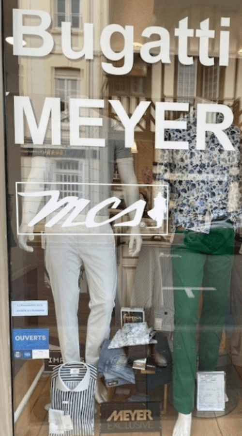 Vitrine de vêtements mode homme Bugatti, Meyer et MCS disponible chez Morny Habillement à Deauville